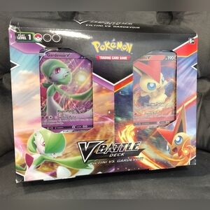 Pokémon TCG 290-80948 Victini VS Gardevoir TCG 60 Card Deck